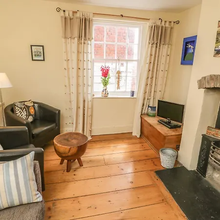 Sailing By Semesterbostad Whitby