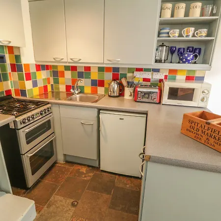 Sailing By * 惠特比